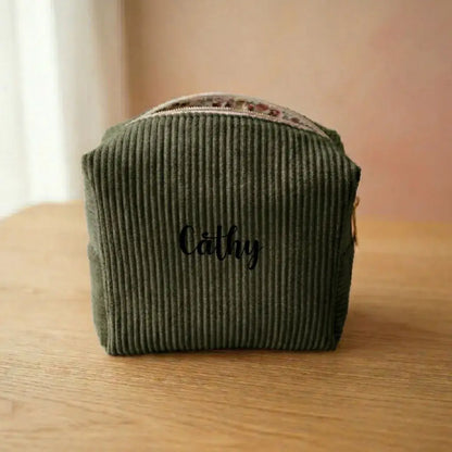 trousse maquillage velours côtelé vert personnalisée avec prénom