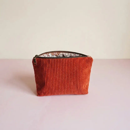 Trousse zippée orange terracotta en velours côtelé, doublure à motif floral fin